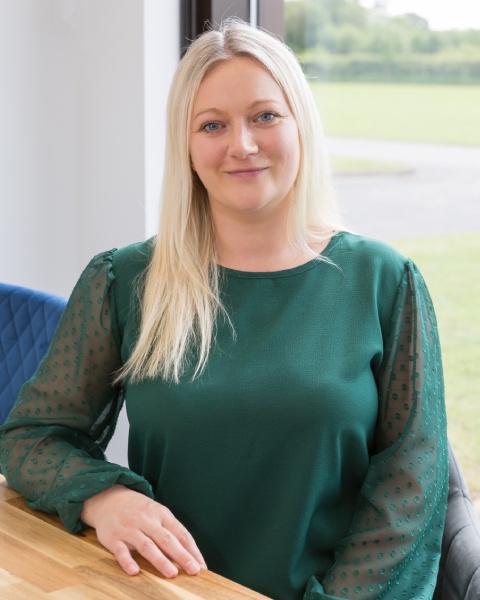 Lyndsay  Witham, Sales Progressor